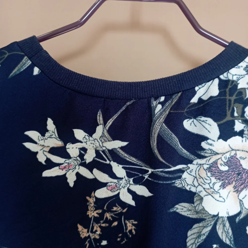 🧿🧿🧿 Shein Navy Floral Jersey Sweatshirt - Picture 11 of 15